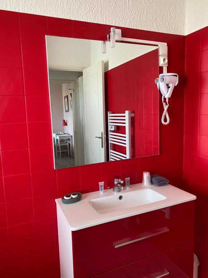 Logis Hotel Restaurant Le Kalliste Hyères Екстериор снимка