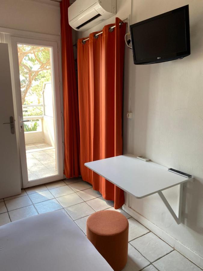 Logis Hotel Restaurant Le Kalliste Hyères Екстериор снимка