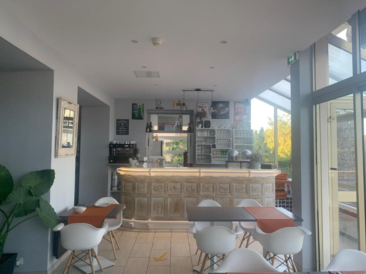 Logis Hotel Restaurant Le Kalliste Hyères Екстериор снимка