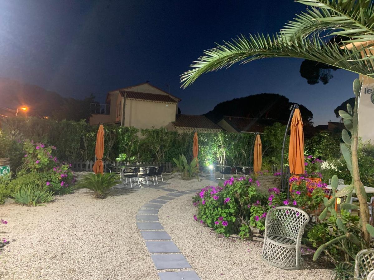 Logis Hotel Restaurant Le Kalliste Hyères Екстериор снимка