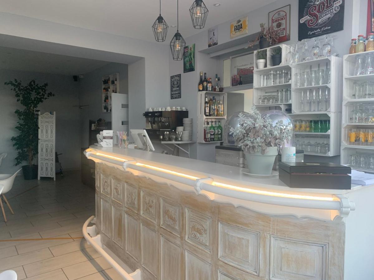 Logis Hotel Restaurant Le Kalliste Hyères Екстериор снимка