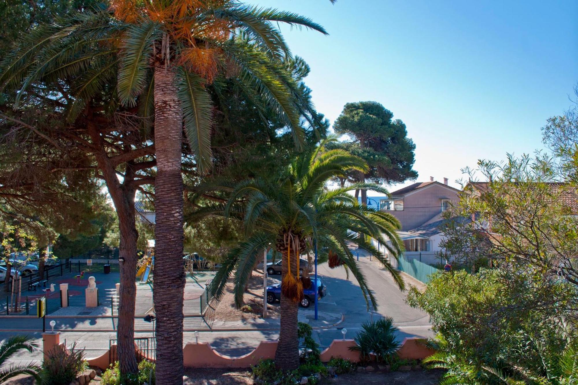 Logis Hotel Restaurant Le Kalliste Hyères Екстериор снимка