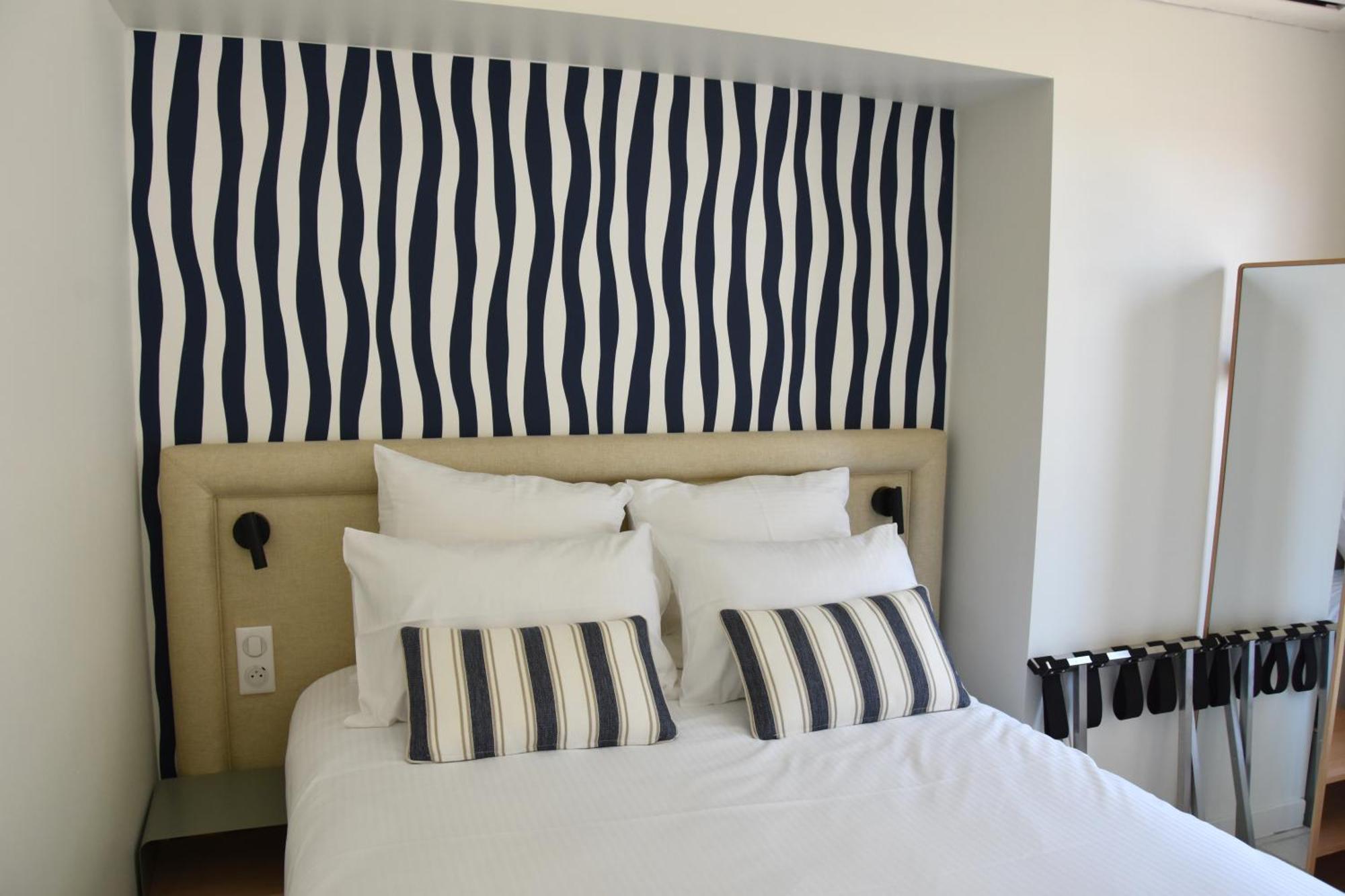 Logis Hotel Restaurant Le Kalliste Hyères Екстериор снимка