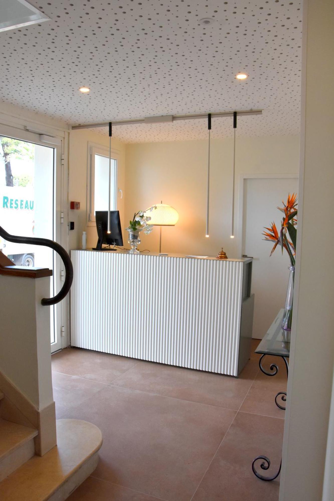 Logis Hotel Restaurant Le Kalliste Hyères Екстериор снимка