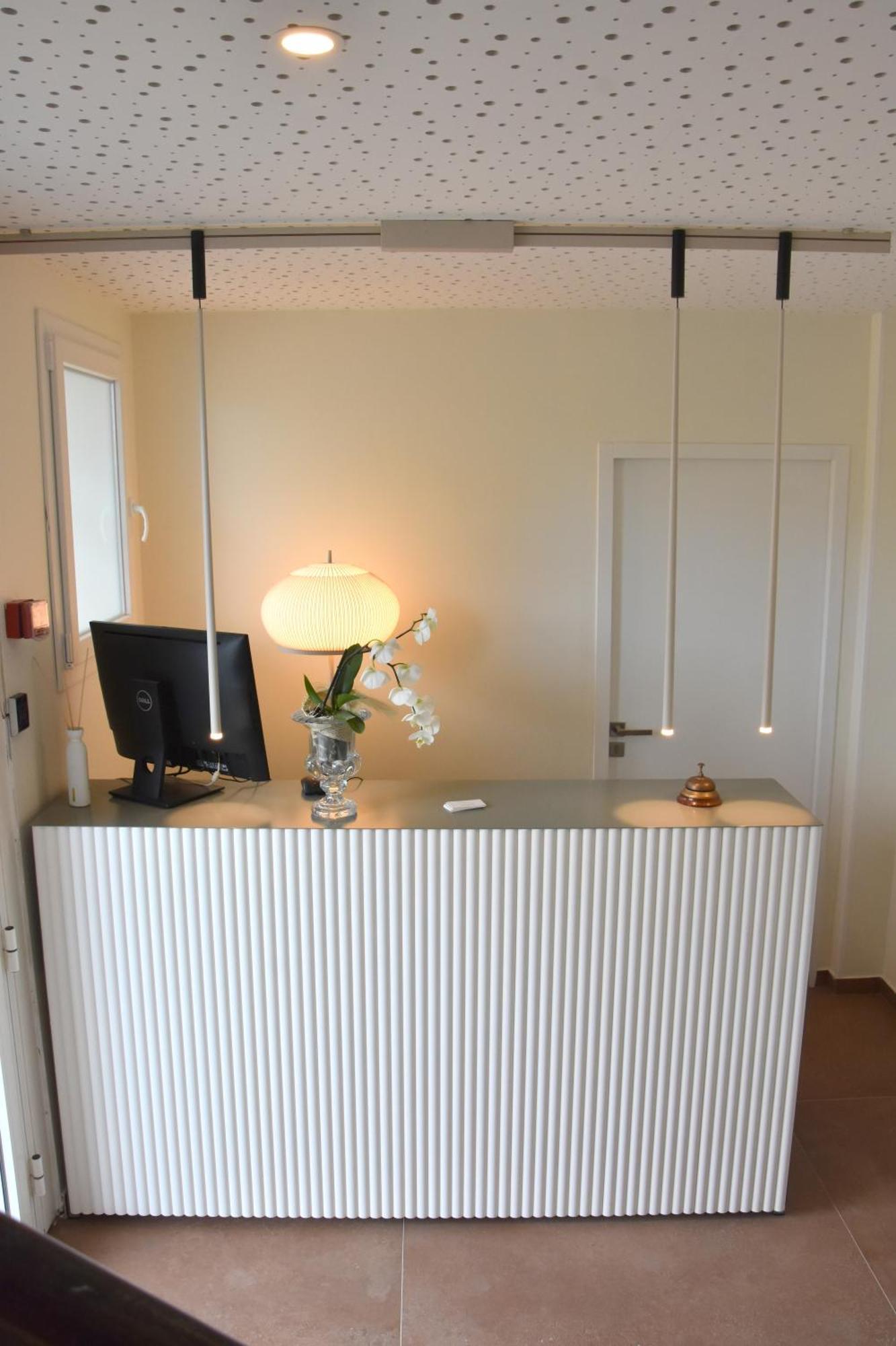 Logis Hotel Restaurant Le Kalliste Hyères Екстериор снимка