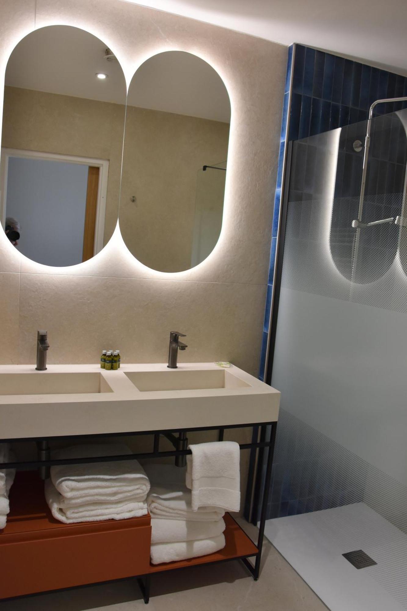 Logis Hotel Restaurant Le Kalliste Hyères Екстериор снимка