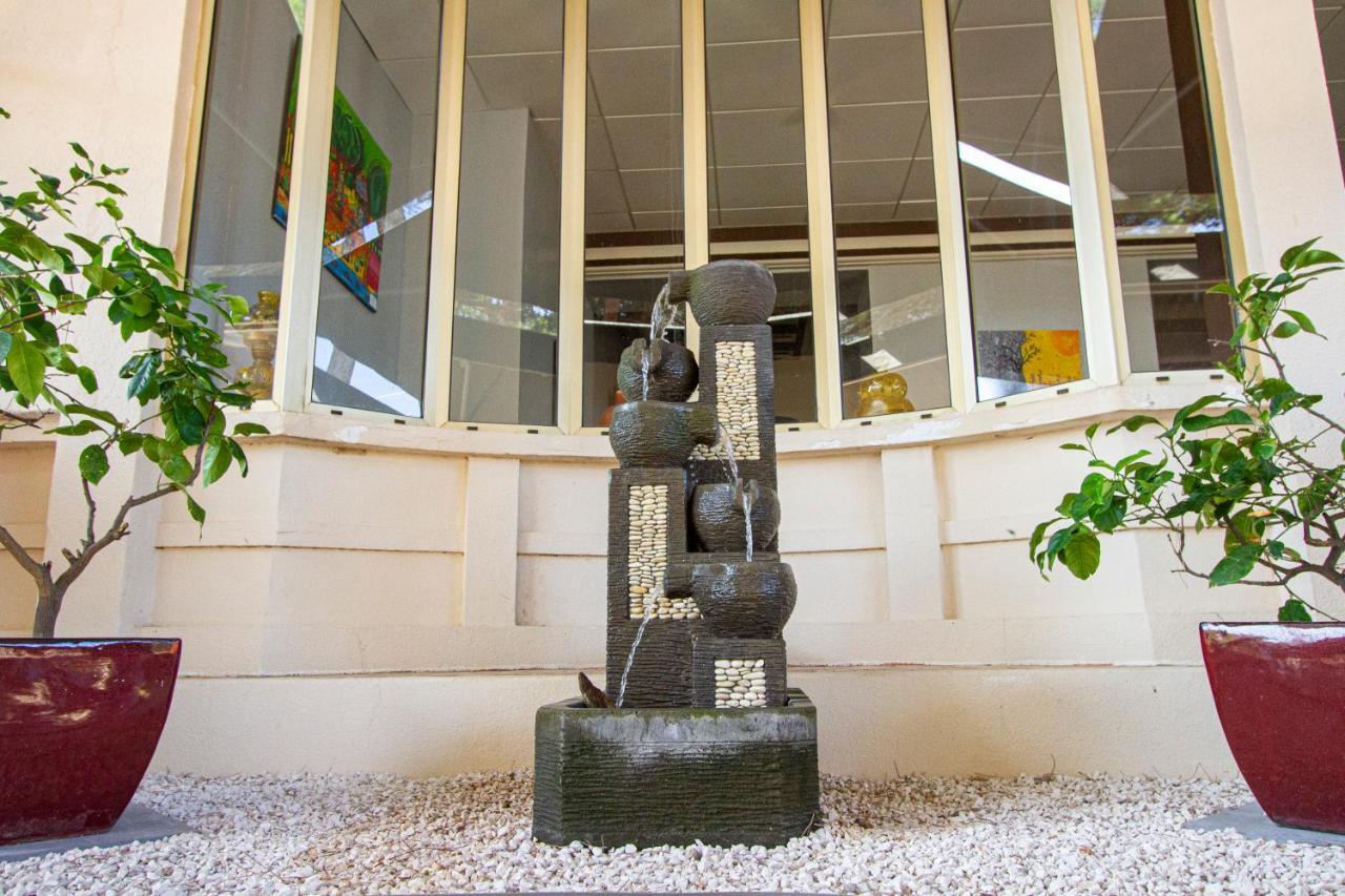 Logis Hotel Restaurant Le Kalliste Hyères Екстериор снимка