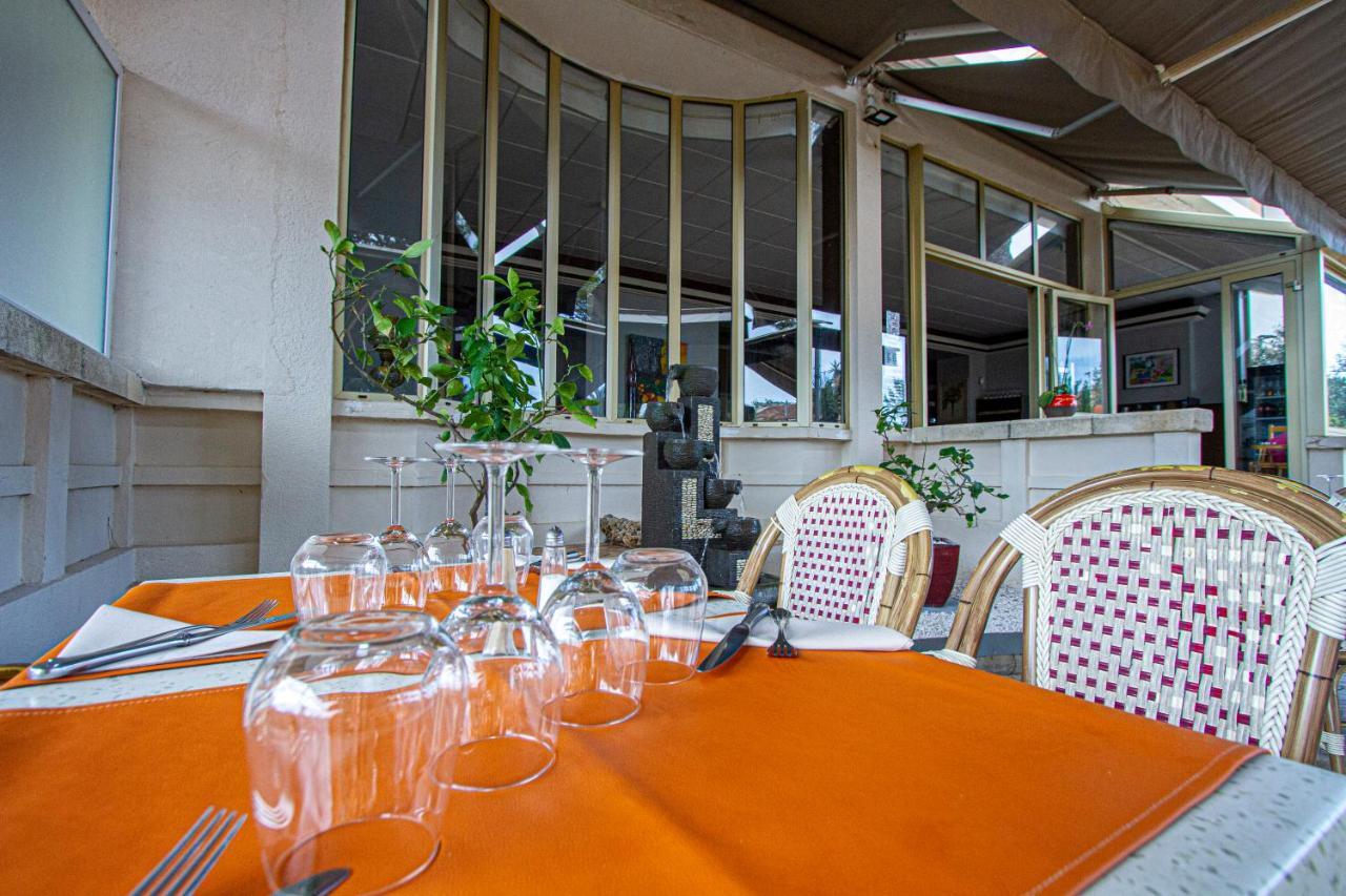 Logis Hotel Restaurant Le Kalliste Hyères Екстериор снимка